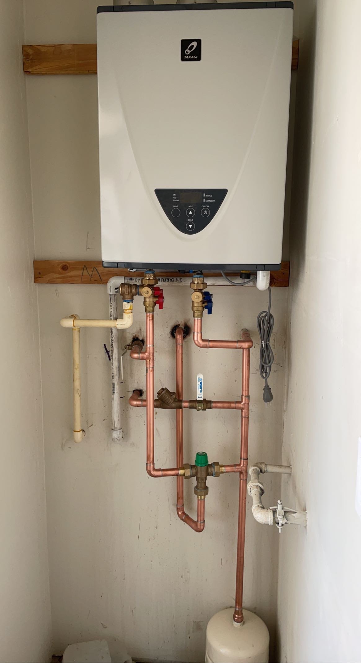  water heater upgrade for a  tankless water heater
reemplazo de boiler por boiler sin tanque
