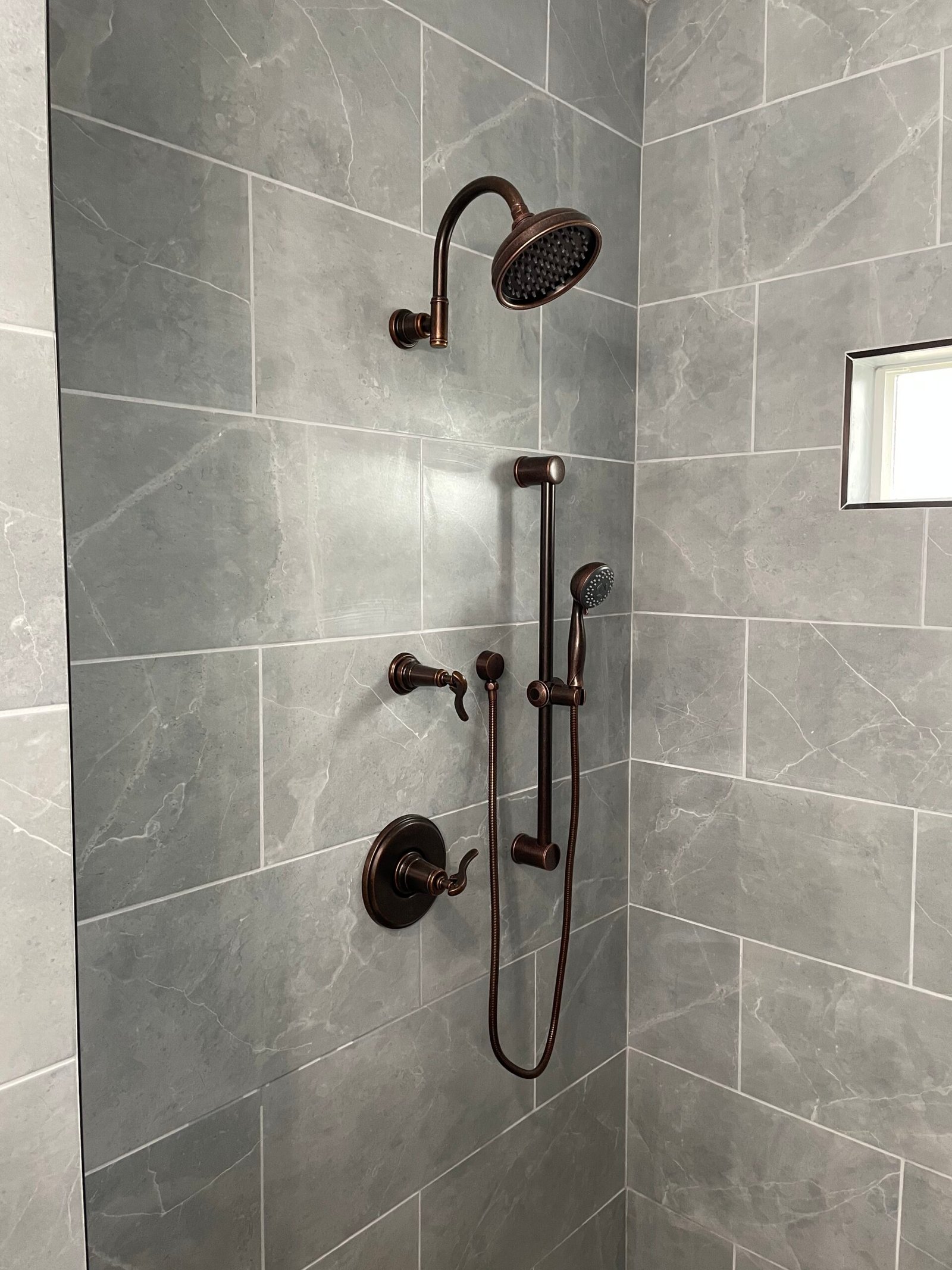 bathroom remodel, shower upgrade with diverter
remodelacion de baño con nueva valvula de regadera
